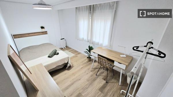 Room in shared apartment in València