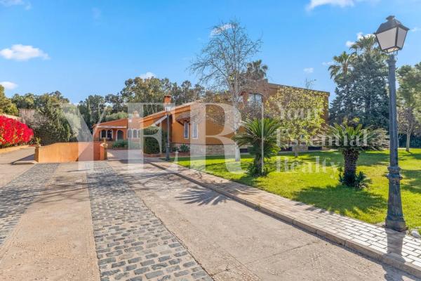 Casa independiente en avenida Pintor Pérez Gil, 14