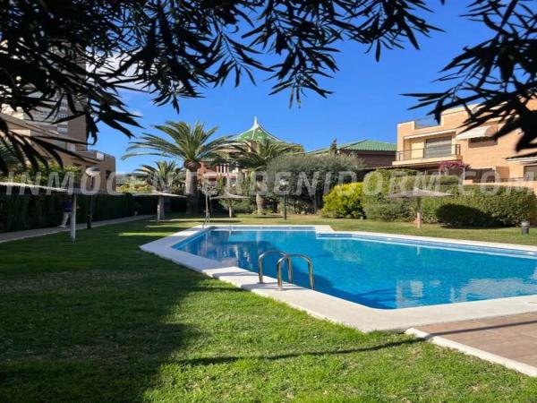 Chalet pareado en avenida de la Costa Blanca