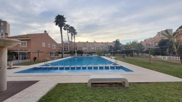 Casa independiente en avenida de la Costa Blanca