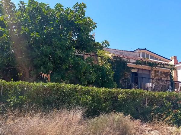 Casa independiente en camino del Faro, 2