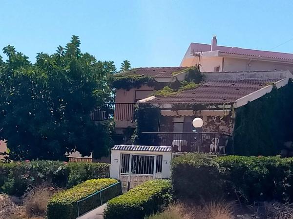 Casa independiente en camino del Faro, 2