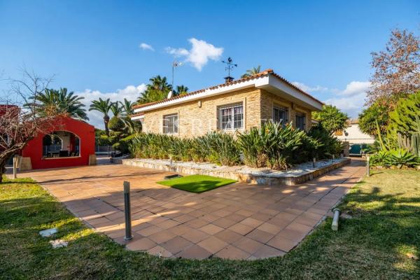 Casa independiente en calle Benimagrell