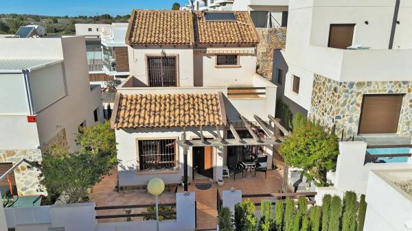 Casa independiente en calle Fausto, 15