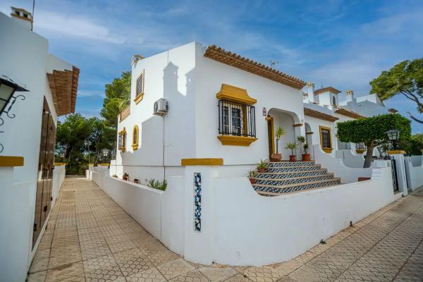 Chalet adosado en Urbanización v Martín Valencia, 203