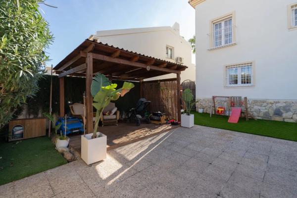 Casa independiente en avenida Ramblas de Oleza