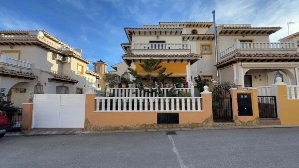 Chalet en Barrio Lomas de Cabo Roig-Los Dolses