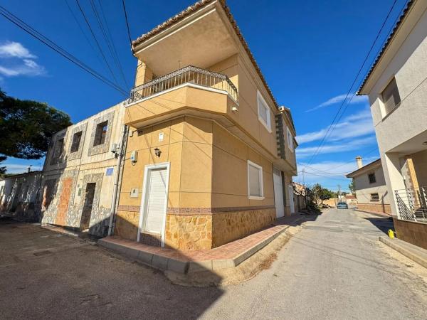 Casa independiente en calle Riquelme Los, 12