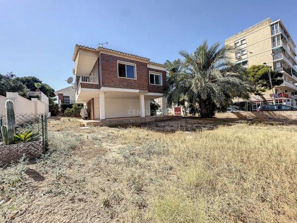 Casa independiente en avenida de la Playa, 16