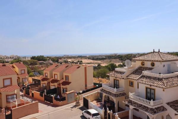 Chalet adosado en calle Castillo del Rio