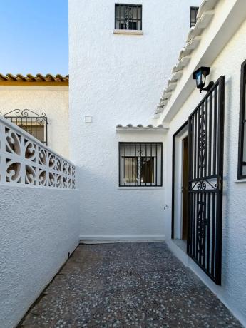 Chalet pareado en calle Neptuno