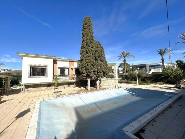 Casa independiente en calle el Torreón, 27