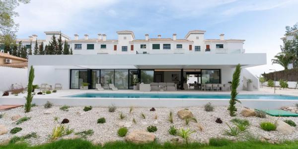 Casa independiente en calle Los pirineos, 23