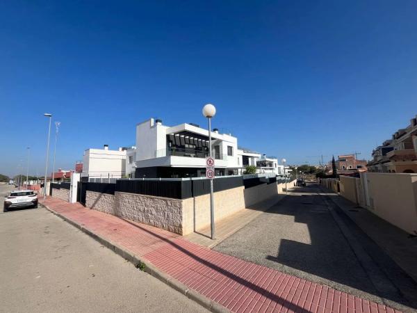 Casa independiente en calle Bidasoa