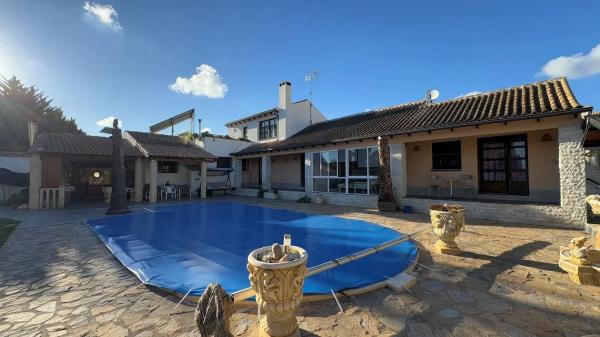 Chalet en Barrio Villamartín-Las Filipinas