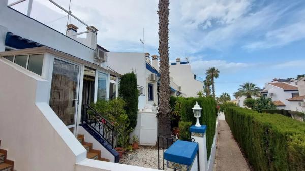 Chalet adosado en calle Canal de La Mancha