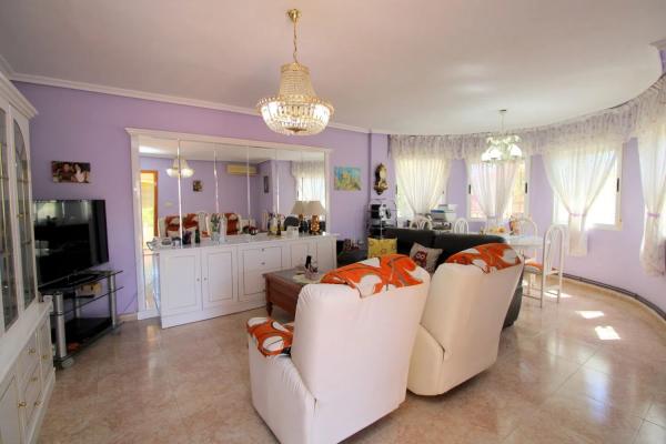 Chalet en Barrio Los Almendros-La Florida