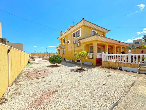 Casa independiente en calle Levante Bal, 33