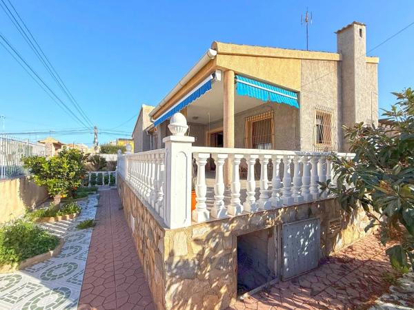 Casa independiente en calle Dorotea, 18