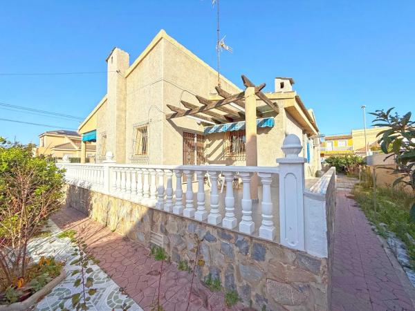 Casa independiente en calle Dorotea, 18