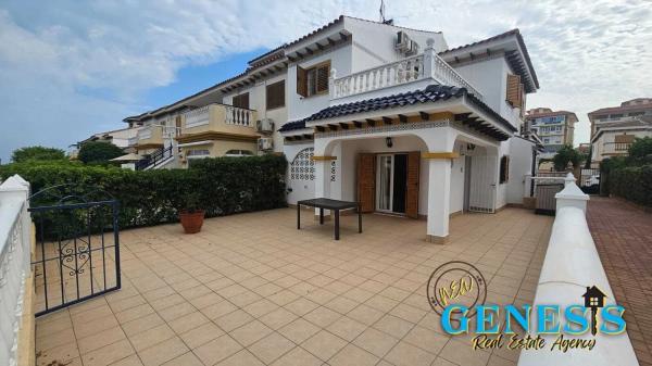 Chalet adosado en calle Higuera s/n