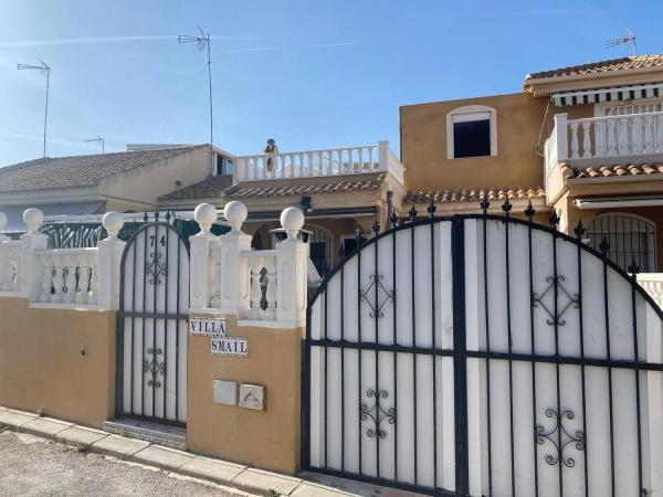 Chalet adosado en calle Moncayo