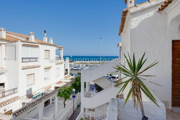 Chalet adosado en avenida Desiderio Rodríguez