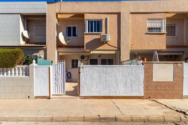 Chalet pareado en calle Doña Rodríguez