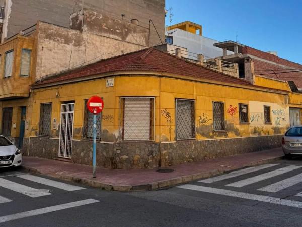 Casa de pueblo en calle de Pedro Lorca