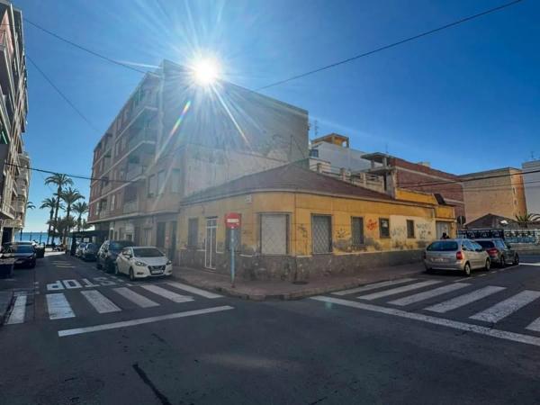 Casa de pueblo en calle de Pedro Lorca