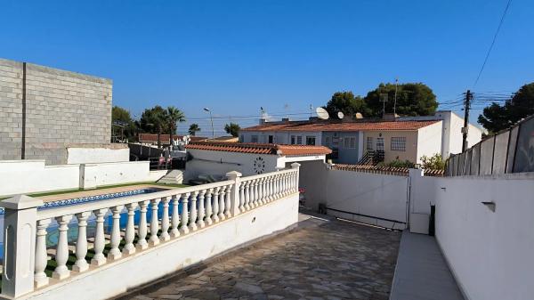 Casa independiente en avenida de Torrevieja, 1