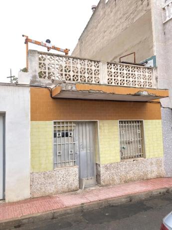 Chalet pareado en calle Bazan