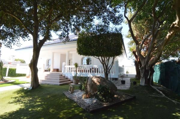 Casa independiente en calle Jorge Manrique