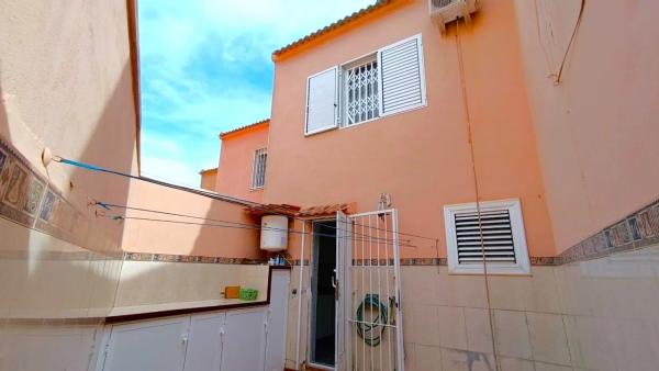 Chalet adosado en calle Guadalquivir s/n