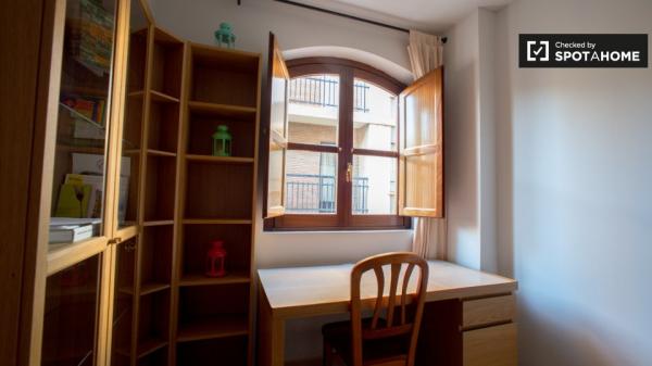 Moderno apartamento de 2 dormitorios en alquiler en Ciutat Vella