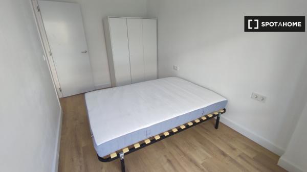 Apartamento entero de 3 dormitorios en Alicante (Alacant)