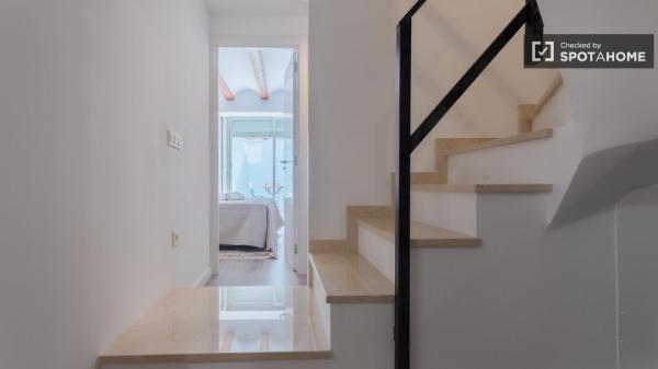 Apartamento de 3 dormitorios en alquiler en Extramurs, Valencia.