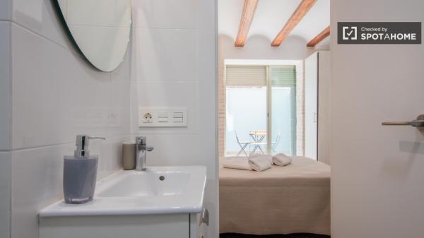 Apartamento de 3 dormitorios en alquiler en Extramurs, Valencia.