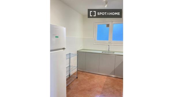 Habitación en piso compartido en barcelona.