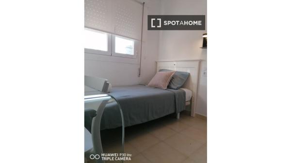 Room for rent in 3-bedroom apartment in Son Dameto, Palma