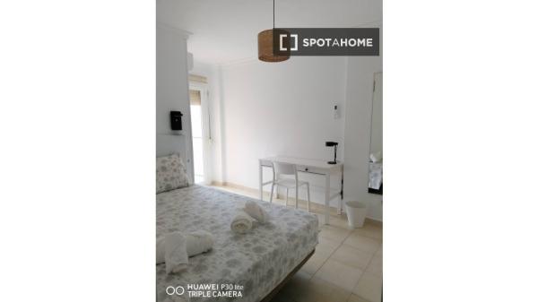 Room for rent in 3-bedroom apartment in Son Dameto, Palma