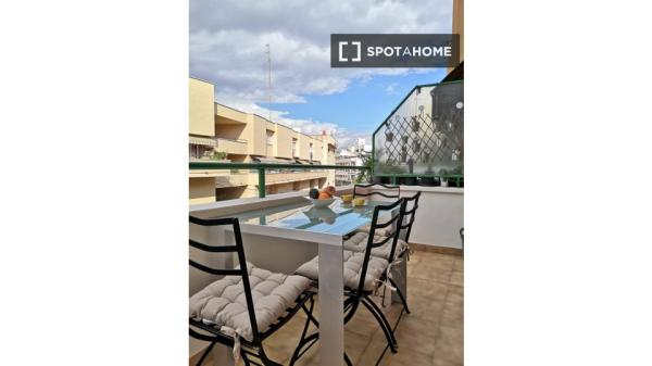 Room for rent in 3-bedroom apartment in Son Dameto, Palma