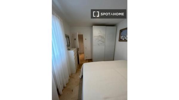 Room for rent in 2-bedroom apartment in Roca Llisa, Ibiza