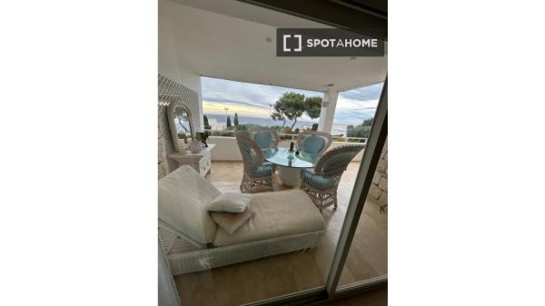 Room for rent in 2-bedroom apartment in Roca Llisa, Ibiza