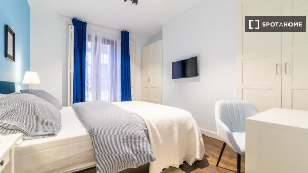 Apartamento de 3 dormitorios en alquiler en Centro, Madrid