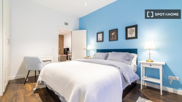 Apartamento de 3 dormitorios en alquiler en Centro, Madrid