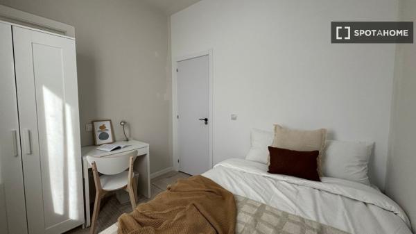 Habitación en piso compartido en barcelona.