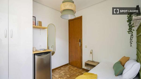 Quarto individual para alugar em Madrid