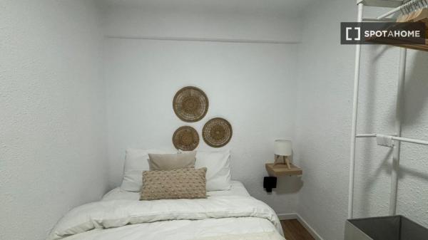 Room in shared apartment in València