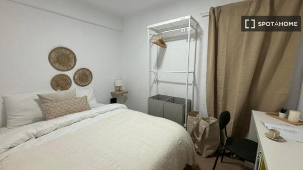 Room in shared apartment in València